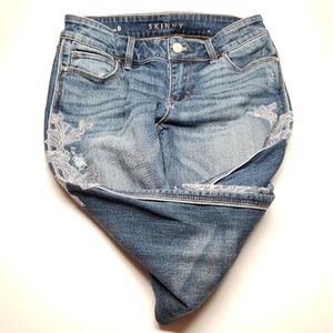 WHITE HOUSE BLACK MARKET Lace Applique Skinny Jean